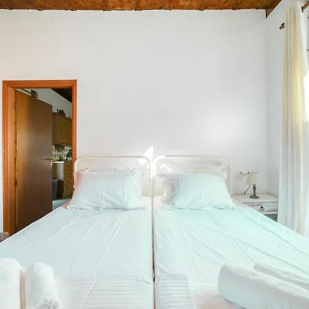 Serenity View - Traditional Village Holiday home *