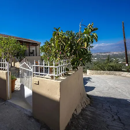 Serenity View - Traditional Village Holiday home