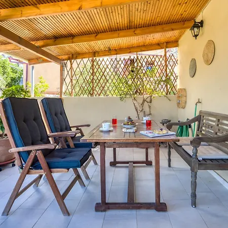 Serenity View - Traditional Village Holiday home *