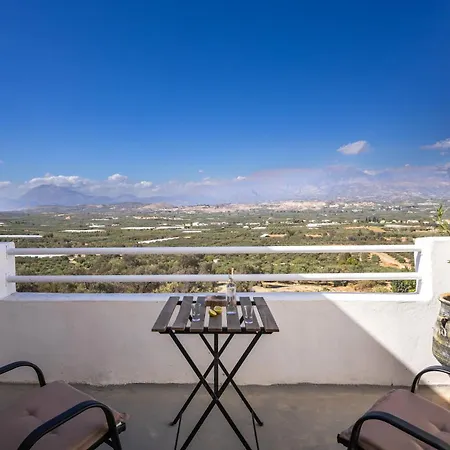 Serenity View - Traditional Village Holiday home *